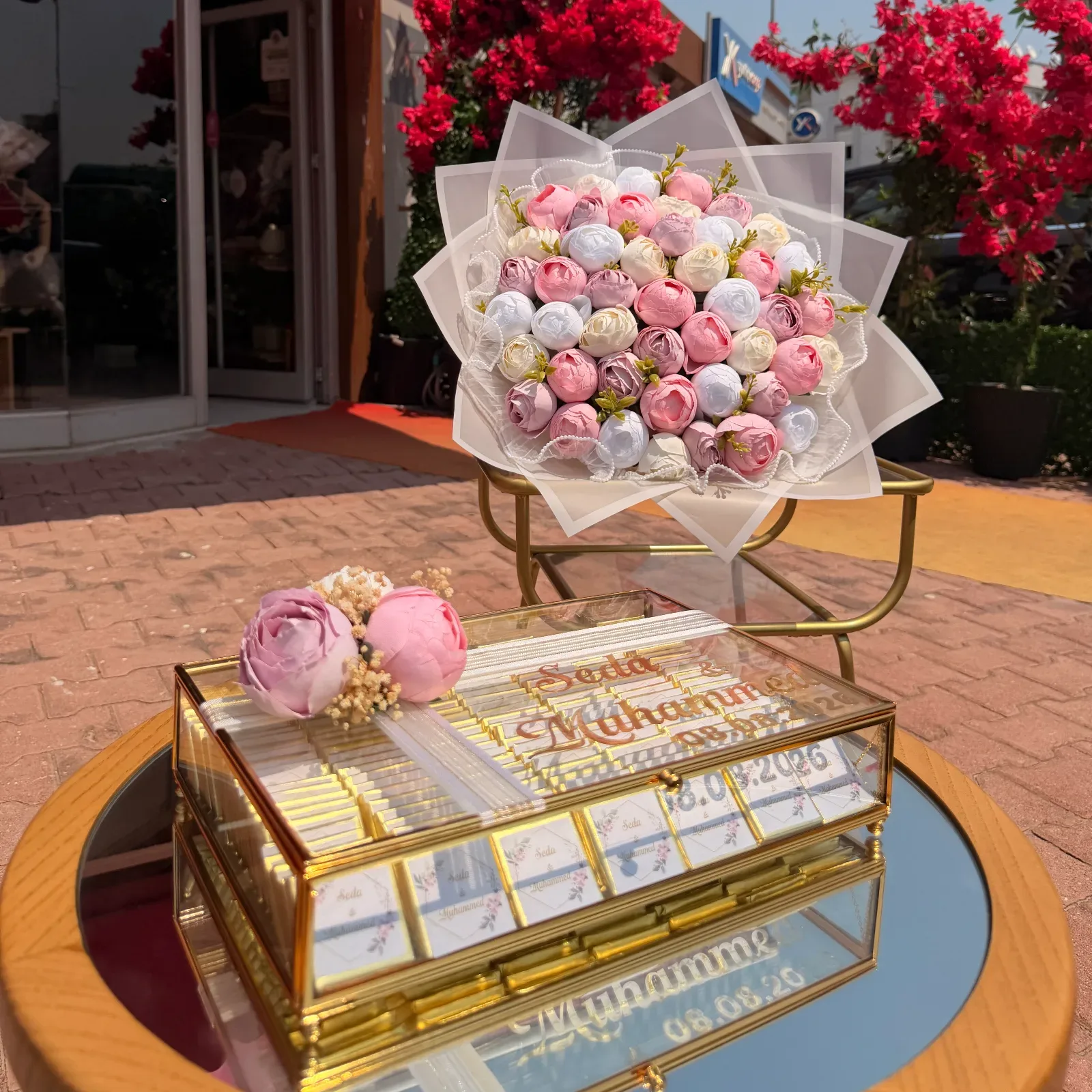 Soft Pembe Şakayık İsteme Çiçeği & Çikolata Seti (Anne Çiçeği Hediye)